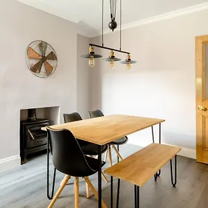  Holiday home Entire In Hoole, Chester- Walking Distance To Train Station & Centre